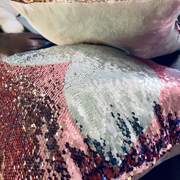Pink Accent Pillows with Reversible Sequins Pillows for Girls/Teens! 2 Pillows! - Picture 4 of 10